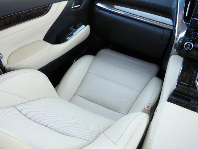 アルファードハイブリッド Ｇ　Ｆパッケージ　ＯＰ・電動サイドステップ　ＯＰ・２ＳＲ　ＯＰ・ＢＳＭ／Ｄインナーミラー　ディスプレイオーディオ　ＯＰ・ナビ　ＯＰ・ＴＶ　ＯＰ・ＣＤ／ＤＶＤ　セーフティセンス　両自動　Ｐバックドア　フラクセン合皮シート（60枚目）