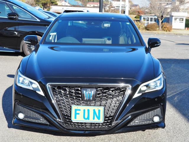 クラウンハイブリッド Ｇ　法人ワンオーナー禁煙車　走行２万Ｋｍ　ＯＰ・リヤコンフォートＰＫＧ　ＯＰ・セーフティＰＫＧプラス　ＯＰ・１５００Ｗ　セーフティセンス　ＢＳＭ　ＨＵＤ　黒革　１２．３型ナビ　３眼ＬＥＤ／シーケンシャル（2枚目）