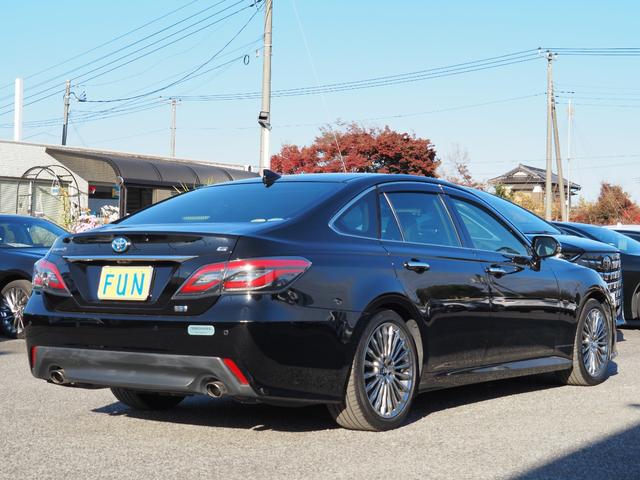 クラウンハイブリッド Ｇ　法人ワンオーナー禁煙車　走行２万Ｋｍ　ＯＰ・リヤコンフォートＰＫＧ　ＯＰ・セーフティＰＫＧプラス　ＯＰ・１５００Ｗ　セーフティセンス　ＢＳＭ　ＨＵＤ　黒革　１２．３型ナビ　３眼ＬＥＤ／シーケンシャル（5枚目）