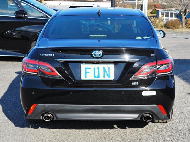 クラウンハイブリッド Ｇ　法人ワンオーナー禁煙車　走行２万Ｋｍ　ＯＰ・リヤコンフォートＰＫＧ　ＯＰ・セーフティＰＫＧプラス　ＯＰ・１５００Ｗ　セーフティセンス　ＢＳＭ　ＨＵＤ　黒革　１２．３型ナビ　３眼ＬＥＤ／シーケンシャル（7枚目）