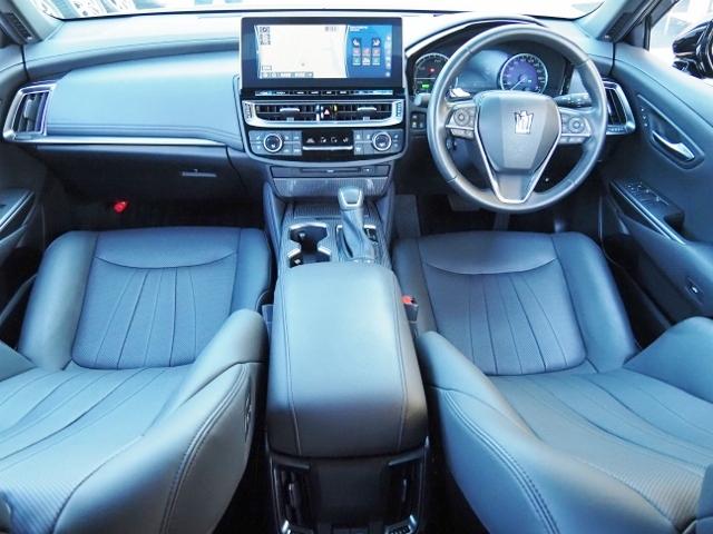 クラウンハイブリッド Ｇ　法人ワンオーナー禁煙車　走行２万Ｋｍ　ＯＰ・リヤコンフォートＰＫＧ　ＯＰ・セーフティＰＫＧプラス　ＯＰ・１５００Ｗ　セーフティセンス　ＢＳＭ　ＨＵＤ　黒革　１２．３型ナビ　３眼ＬＥＤ／シーケンシャル（17枚目）