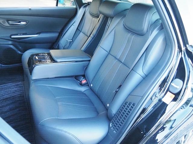 クラウンハイブリッド Ｇ　法人ワンオーナー禁煙車　走行２万Ｋｍ　ＯＰ・リヤコンフォートＰＫＧ　ＯＰ・セーフティＰＫＧプラス　ＯＰ・１５００Ｗ　セーフティセンス　ＢＳＭ　ＨＵＤ　黒革　１２．３型ナビ　３眼ＬＥＤ／シーケンシャル（25枚目）