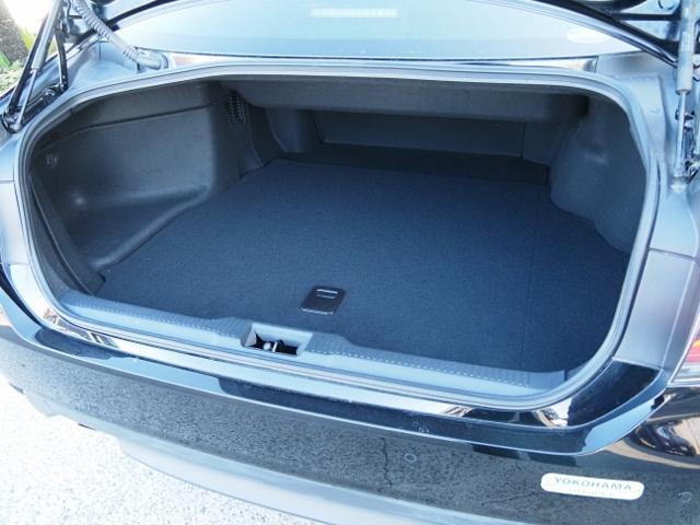 クラウンハイブリッド Ｇ　法人ワンオーナー禁煙車　走行２万Ｋｍ　ＯＰ・リヤコンフォートＰＫＧ　ＯＰ・セーフティＰＫＧプラス　ＯＰ・１５００Ｗ　セーフティセンス　ＢＳＭ　ＨＵＤ　黒革　１２．３型ナビ　３眼ＬＥＤ／シーケンシャル（28枚目）