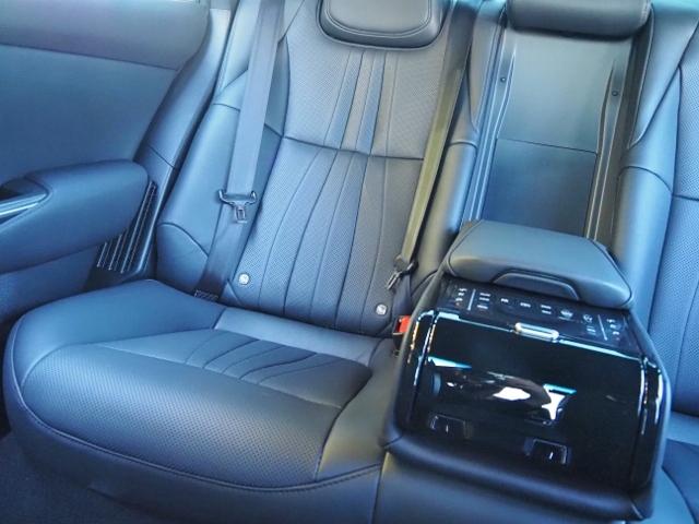 クラウンハイブリッド Ｇ　法人ワンオーナー禁煙車　走行２万Ｋｍ　ＯＰ・リヤコンフォートＰＫＧ　ＯＰ・セーフティＰＫＧプラス　ＯＰ・１５００Ｗ　セーフティセンス　ＢＳＭ　ＨＵＤ　黒革　１２．３型ナビ　３眼ＬＥＤ／シーケンシャル（56枚目）