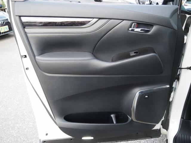 アルファードハイブリッド ＳＲ　福祉車両サイドリフトアップチルトシート　ＯＰ・ＴＲＤエアロ＆マフラー　ＯＰ・ＪＢＬメーカーナビ＆リヤエンタメ＆全周囲＆ＩＰＡ２＆ＢＳＭ＆Ｄインナーミラー　セーフティセンス　両自動　黒合皮シート（64枚目）