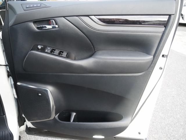 アルファードハイブリッド ＳＲ　福祉車両サイドリフトアップチルトシート　ＯＰ・ＴＲＤエアロ＆マフラー　ＯＰ・ＪＢＬメーカーナビ＆リヤエンタメ＆全周囲＆ＩＰＡ２＆ＢＳＭ＆Ｄインナーミラー　セーフティセンス　両自動　黒合皮シート（65枚目）