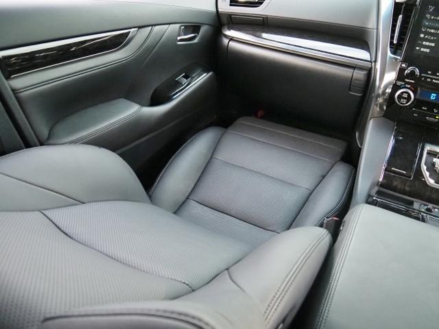 アルファードハイブリッド ＳＲ　福祉車両サイドリフトアップチルトシート　ＯＰ・ＴＲＤエアロ＆マフラー　ＯＰ・ＪＢＬメーカーナビ＆リヤエンタメ＆全周囲＆ＩＰＡ２＆ＢＳＭ＆Ｄインナーミラー　セーフティセンス　両自動　黒合皮シート（66枚目）