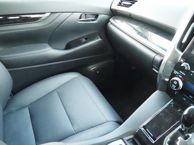 アルファードハイブリッド ＳＲ　福祉車両サイドリフトアップチルトシート　ＯＰ・ＴＲＤエアロ＆マフラー　ＯＰ・ＪＢＬメーカーナビ＆リヤエンタメ＆全周囲＆ＩＰＡ２＆ＢＳＭ＆Ｄインナーミラー　セーフティセンス　両自動　黒合皮シート（69枚目）