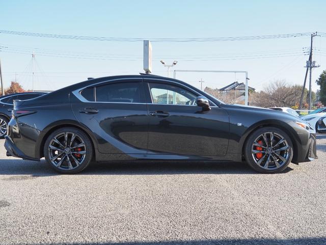 ＩＳ ＩＳ３００ｈ　Ｆスポーツ　ＯＰ・ＳＲ　ＯＰ・３連フルＬＥＤライト　ＯＰ・赤革　ＯＰ・全周囲　ＯＰ・キャリパー　ＯＰ・１９ＡＷ　ＯＰ・ＴＲＤリヤディフューザー＆マフラ－　セーフティシステムプラス　ＢＳＭ／ＰＫＳＢ　１０．３型ナビ（9枚目）