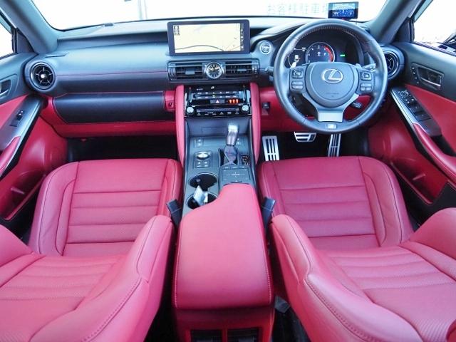 ＩＳ ＩＳ３００ｈ　Ｆスポーツ　ＯＰ・ＳＲ　ＯＰ・３連フルＬＥＤライト　ＯＰ・赤革　ＯＰ・全周囲　ＯＰ・キャリパー　ＯＰ・１９ＡＷ　ＯＰ・ＴＲＤリヤディフューザー＆マフラ－　セーフティシステムプラス　ＢＳＭ／ＰＫＳＢ　１０．３型ナビ（22枚目）