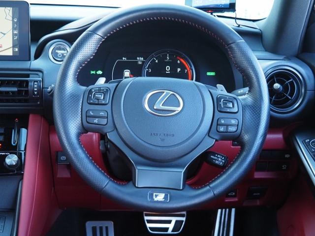 ＩＳ ＩＳ３００ｈ　Ｆスポーツ　ＯＰ・ＳＲ　ＯＰ・３連フルＬＥＤライト　ＯＰ・赤革　ＯＰ・全周囲　ＯＰ・キャリパー　ＯＰ・１９ＡＷ　ＯＰ・ＴＲＤリヤディフューザー＆マフラ－　セーフティシステムプラス　ＢＳＭ／ＰＫＳＢ　１０．３型ナビ（32枚目）