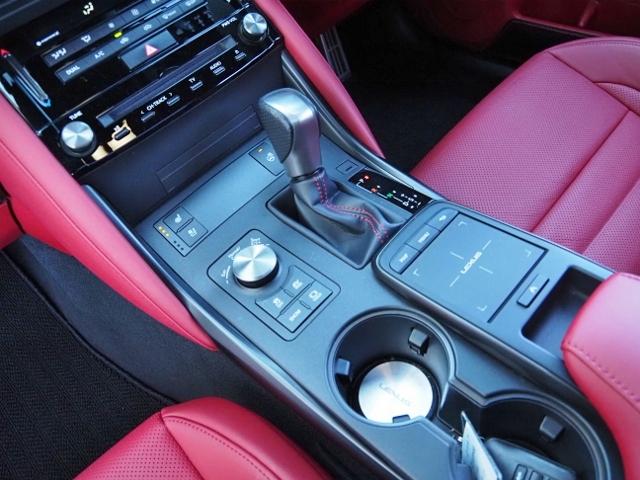 ＩＳ ＩＳ３００ｈ　Ｆスポーツ　ＯＰ・ＳＲ　ＯＰ・３連フルＬＥＤライト　ＯＰ・赤革　ＯＰ・全周囲　ＯＰ・キャリパー　ＯＰ・１９ＡＷ　ＯＰ・ＴＲＤリヤディフューザー＆マフラ－　セーフティシステムプラス　ＢＳＭ／ＰＫＳＢ　１０．３型ナビ（43枚目）