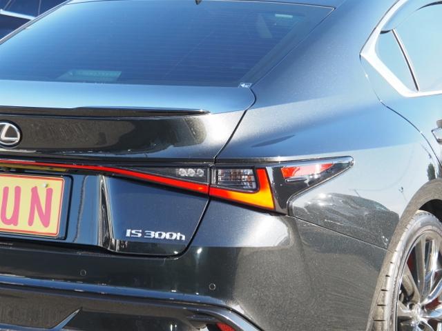ＩＳ ＩＳ３００ｈ　Ｆスポーツ　ＯＰ・ＳＲ　ＯＰ・３連フルＬＥＤライト　ＯＰ・赤革　ＯＰ・全周囲　ＯＰ・キャリパー　ＯＰ・１９ＡＷ　ＯＰ・ＴＲＤリヤディフューザー＆マフラ－　セーフティシステムプラス　ＢＳＭ／ＰＫＳＢ　１０．３型ナビ（61枚目）