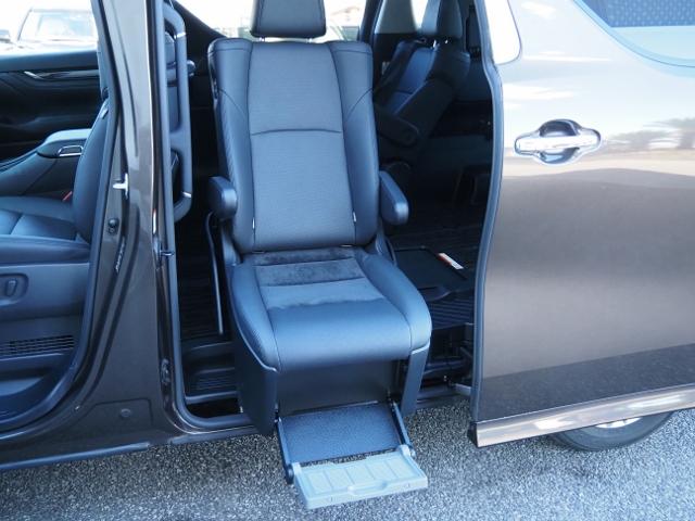 アルファードハイブリッド SR 福祉車両サイドリフトアップチルトシート 走行2.1万Km セーフティセンス 両自動ドア 黒合皮シート 3眼LED/シーケンシャル ディスプレイオーディオ Bカメラ OP・ナビキット OP・CD/DVD(20枚目)