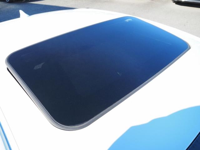 クラウンハイブリッド ＲＳアドバンス　ＯＰ・セーフティＰＫＧプラス（Ｄインナーミラー・全周囲・ＰＫＳＢ／ＲＣＤ）　ＯＰ・サンルーフ　ＯＰ・置クダケ充電　ホワイトレザー　セーフティセンス　ＢＳＭ　ＨＵＤ　１２．３型ナビ　ＯＰ・ドラレコ（19枚目）