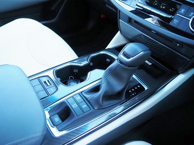 クラウンハイブリッド ＲＳアドバンス　ＯＰ・セーフティＰＫＧプラス（Ｄインナーミラー・全周囲・ＰＫＳＢ／ＲＣＤ）　ＯＰ・サンルーフ　ＯＰ・置クダケ充電　ホワイトレザー　セーフティセンス　ＢＳＭ　ＨＵＤ　１２．３型ナビ　ＯＰ・ドラレコ（46枚目）