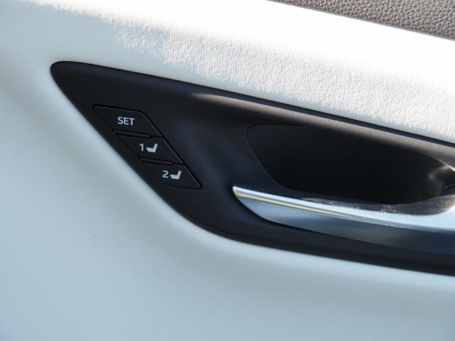 クラウンハイブリッド ＲＳアドバンス　ＯＰ・セーフティＰＫＧプラス（Ｄインナーミラー・全周囲・ＰＫＳＢ／ＲＣＤ）　ＯＰ・サンルーフ　ＯＰ・置クダケ充電　ホワイトレザー　セーフティセンス　ＢＳＭ　ＨＵＤ　１２．３型ナビ　ＯＰ・ドラレコ（50枚目）