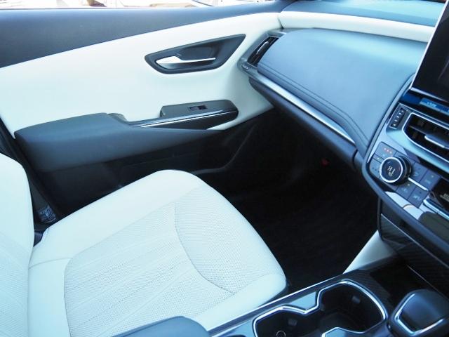 クラウンハイブリッド ＲＳアドバンス　ＯＰ・セーフティＰＫＧプラス（Ｄインナーミラー・全周囲・ＰＫＳＢ／ＲＣＤ）　ＯＰ・サンルーフ　ＯＰ・置クダケ充電　ホワイトレザー　セーフティセンス　ＢＳＭ　ＨＵＤ　１２．３型ナビ　ＯＰ・ドラレコ（60枚目）