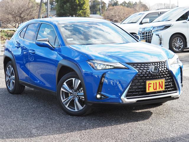 ＵＸ ＵＸ３００ｅ　バージョンＬ　後期型　ワンオーナー禁煙車　走行１万ｋｍ　セーフティシステムプラス　ＰＫＳＢ　ハンズフリーＰバックドア　角型３眼ＬＥＤライト　ヘーゼル革シート　マクレビ　１２．３型ナビ　１５００Ｗ　ドラレコ前後（3枚目）