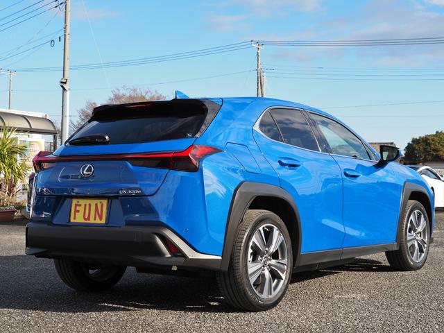 ＵＸ ＵＸ３００ｅ　バージョンＬ　後期型　ワンオーナー禁煙車　走行１万ｋｍ　セーフティシステムプラス　ＰＫＳＢ　ハンズフリーＰバックドア　角型３眼ＬＥＤライト　ヘーゼル革シート　マクレビ　１２．３型ナビ　１５００Ｗ　ドラレコ前後（5枚目）