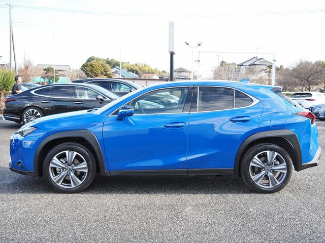 ＵＸ ＵＸ３００ｅ　バージョンＬ　後期型　ワンオーナー禁煙車　走行１万ｋｍ　セーフティシステムプラス　ＰＫＳＢ　ハンズフリーＰバックドア　角型３眼ＬＥＤライト　ヘーゼル革シート　マクレビ　１２．３型ナビ　１５００Ｗ　ドラレコ前後（8枚目）