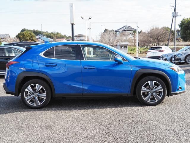 ＵＸ ＵＸ３００ｅ　バージョンＬ　後期型　ワンオーナー禁煙車　走行１万ｋｍ　セーフティシステムプラス　ＰＫＳＢ　ハンズフリーＰバックドア　角型３眼ＬＥＤライト　ヘーゼル革シート　マクレビ　１２．３型ナビ　１５００Ｗ　ドラレコ前後（9枚目）