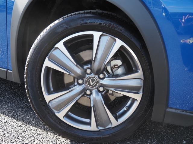 ＵＸ ＵＸ３００ｅ　バージョンＬ　後期型　ワンオーナー禁煙車　走行１万ｋｍ　セーフティシステムプラス　ＰＫＳＢ　ハンズフリーＰバックドア　角型３眼ＬＥＤライト　ヘーゼル革シート　マクレビ　１２．３型ナビ　１５００Ｗ　ドラレコ前後（15枚目）