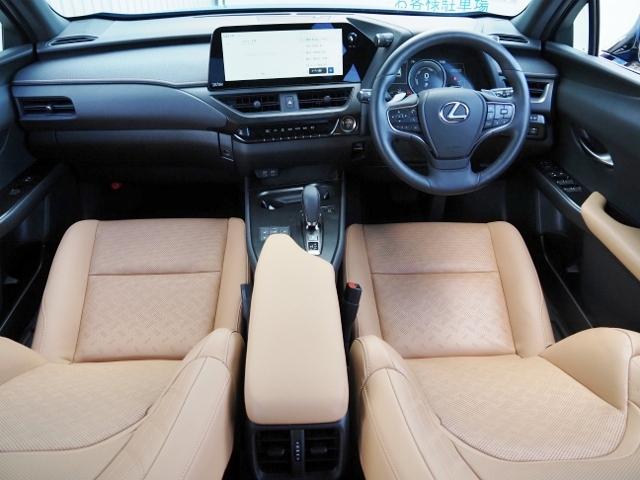 ＵＸ ＵＸ３００ｅ　バージョンＬ　後期型　ワンオーナー禁煙車　走行１万ｋｍ　セーフティシステムプラス　ＰＫＳＢ　ハンズフリーＰバックドア　角型３眼ＬＥＤライト　ヘーゼル革シート　マクレビ　１２．３型ナビ　１５００Ｗ　ドラレコ前後（19枚目）