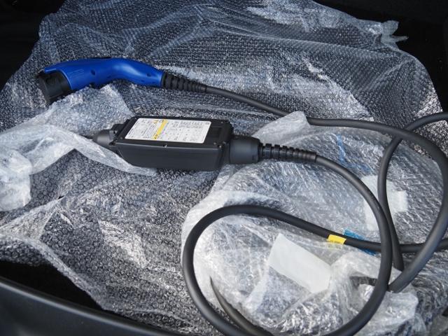 ＵＸ ＵＸ３００ｅ　バージョンＬ　後期型　ワンオーナー禁煙車　走行１万ｋｍ　セーフティシステムプラス　ＰＫＳＢ　ハンズフリーＰバックドア　角型３眼ＬＥＤライト　ヘーゼル革シート　マクレビ　１２．３型ナビ　１５００Ｗ　ドラレコ前後（32枚目）