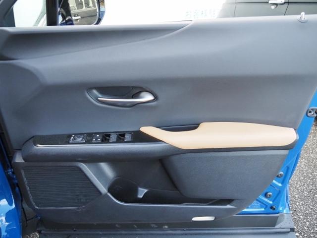 ＵＸ ＵＸ３００ｅ　バージョンＬ　後期型　ワンオーナー禁煙車　走行１万ｋｍ　セーフティシステムプラス　ＰＫＳＢ　ハンズフリーＰバックドア　角型３眼ＬＥＤライト　ヘーゼル革シート　マクレビ　１２．３型ナビ　１５００Ｗ　ドラレコ前後（54枚目）