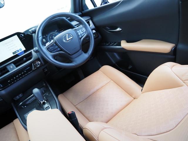 ＵＸ ＵＸ３００ｅ　バージョンＬ　後期型　ワンオーナー禁煙車　走行１万ｋｍ　セーフティシステムプラス　ＰＫＳＢ　ハンズフリーＰバックドア　角型３眼ＬＥＤライト　ヘーゼル革シート　マクレビ　１２．３型ナビ　１５００Ｗ　ドラレコ前後（56枚目）