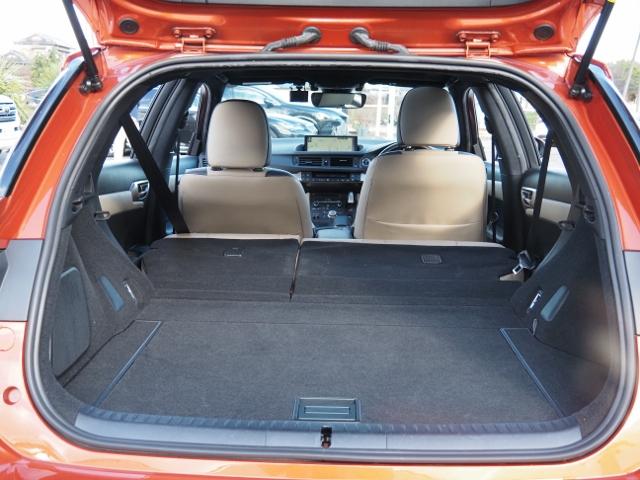 ＣＴ ＣＴ２００ｈ　Ｆスポーツ　ＯＰ・サンルーフ　ＯＰ・ＴＲＤエアロ＆マフラー　ＯＰ・ＴＲＤ１８ｉｎＡＷ　ＯＰ・Ｆスポーツ専用革シート　ＯＰ・１５００Ｗ　セーフティシステムプラス　ＰＫＳＢ　　１０．３型ナビ　Ｂカメラ　ＬＥＤライト（32枚目）