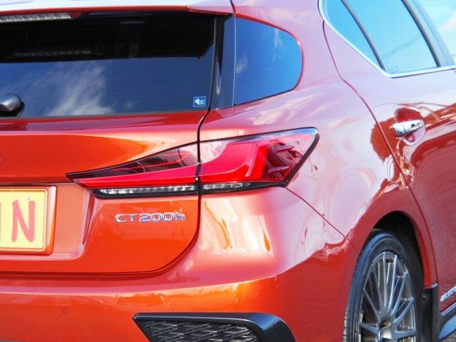 ＣＴ ＣＴ２００ｈ　Ｆスポーツ　ＯＰ・サンルーフ　ＯＰ・ＴＲＤエアロ＆マフラー　ＯＰ・ＴＲＤ１８ｉｎＡＷ　ＯＰ・Ｆスポーツ専用革シート　ＯＰ・１５００Ｗ　セーフティシステムプラス　ＰＫＳＢ　　１０．３型ナビ　Ｂカメラ　ＬＥＤライト（60枚目）