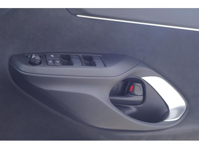 ヤリスクロス Ｚ　衝突被害軽減ブレーキ　レーダークルーズ　純正８インチＤＡ　バックカメラ　スマートキー　車線逸脱警報　オートハイビーム　クリアランスソナー　ＥＴＣ　パワーシート　シートヒーター　ステアリングヒーター　ドラレコ　ＬＥＤヘッドライト　横滑り防止装置　ワンオーナー（32枚目）