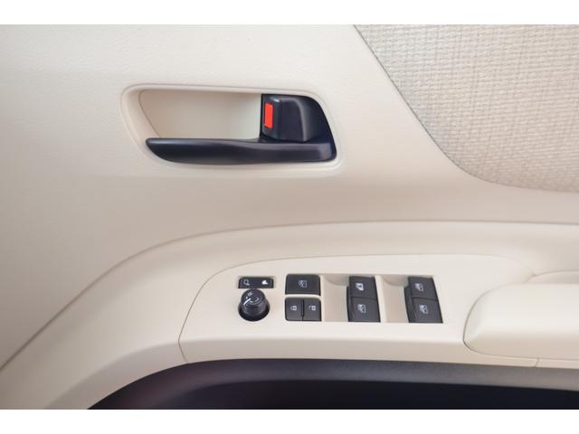 シエンタ ハイブリッドＸ　７インチ社外ナビ（ストラーダ）　Ｂｌｕｅｔｏｏｔｈ　ＣＤ，ＤＶＤ　フルセグ　シートヒータ　キーレスキー　ＥＴＣ　ワンオーナ　前後ドライブレコーダー（31枚目）