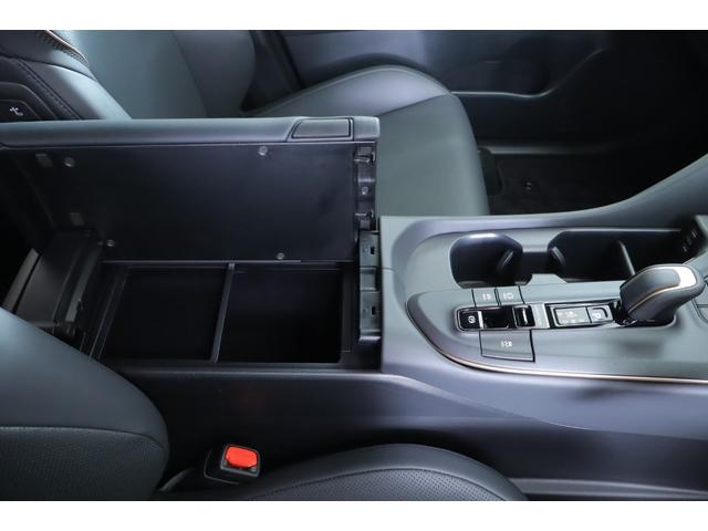 クラウンクロスオーバー Gアドバンスド・レザーパッケージ ディスプレイオーディオ フルセグ 全方位カメラ シートヒータ、クーラー、ハンドルヒータ デジタルインナーミラー(ドラレコ付き) ブラインドスポットモニター ヘッドアップディスプレイ 置くだけ充電(42枚目)