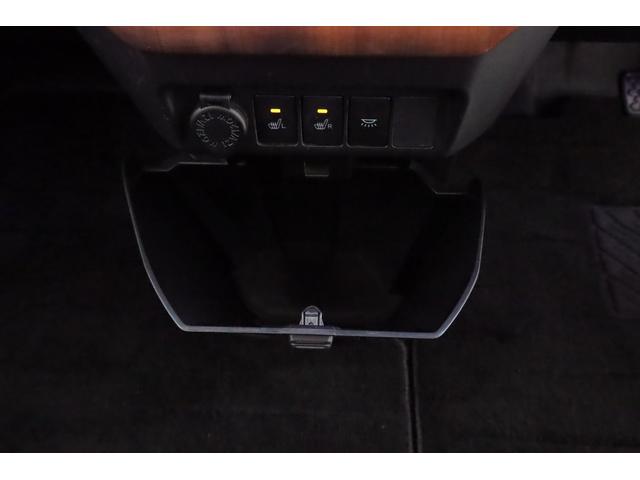 ルーミー カスタムＧ　衝突被害軽減ブレーキ　純正９インチナビ地デジＴＶ　全周囲カメラ　スマートキー　ＥＴＣ　レーダークルーズ　オートハイビーム　車線逸脱警報　コーナーセンサー　両側電動ドア　シートヒーター　先行車発進告知機能　ＬＥＤヘッドライト　前後ドラレコ　ワンオーナー（30枚目）