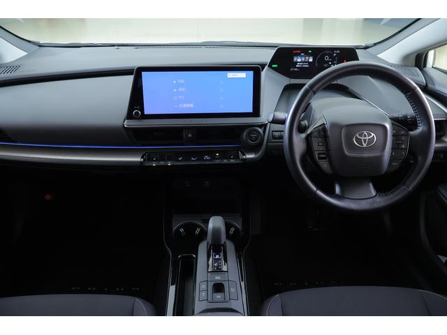 プリウス Ｕ　アドバンストパーク　純正１２．３インチＤＡ　地デジＴＶ　全周囲カメラ　衝突被害軽減ブレーキ　ＢＳＭ　レーダークルーズ　車線逸脱警報　ＥＴＣ２．０　シートヒーター　ステアリングヒーター　ＡＣ１００Ｖ－１５００Ｗ　クリアランスソナー　前後ドラレコ　ＬＥＤライト（12枚目）