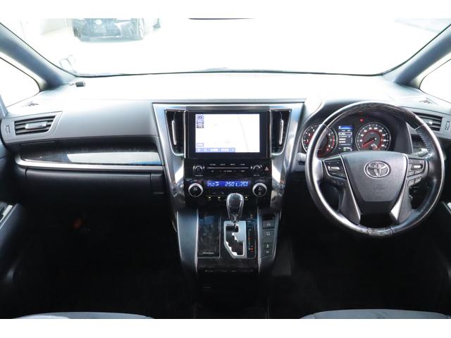 アルファード ２．５Ｓ　タイプゴールド　衝突被害軽減ブレーキ　前後ドラレコ　９インチＤＡナビ地デジ　バックカメラ　後席モニター　レーダークルーズ　ＥＴＣ２．０　クリアランスソナー　車線逸脱警報　オートハイビーム　両側電動ドア　３眼ＬＥＤライト　パワーバックドア　ワンオーナー（12枚目）