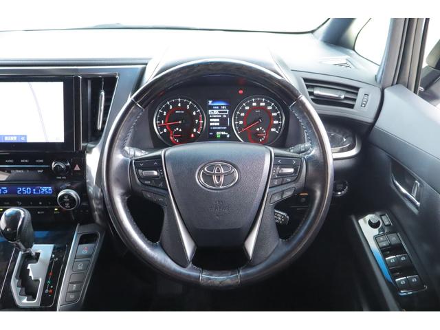 アルファード ２．５Ｓ　タイプゴールド　衝突被害軽減ブレーキ　前後ドラレコ　９インチＤＡナビ地デジ　バックカメラ　後席モニター　レーダークルーズ　ＥＴＣ２．０　クリアランスソナー　車線逸脱警報　オートハイビーム　両側電動ドア　３眼ＬＥＤライト　パワーバックドア　ワンオーナー（13枚目）