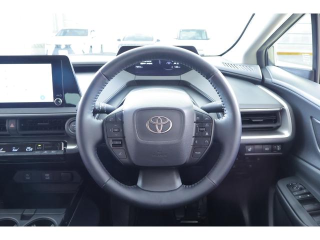 プリウス Ｕ　ディスプレイオーディオナビ　フルセグ　パノラミックビューモニター　スマートキー　ＬＥＤヘッドライト　ＥＴＣ２．０　トヨタセーフティセンス　純正１７インチアルミ　ドライブレコーダー　ハンドルヒーター（15枚目）