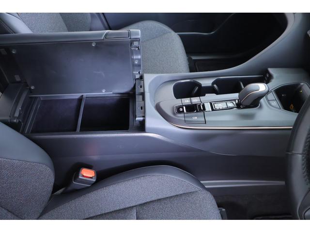 クラウンクロスオーバー Ｇアドバンスド　４ＷＤ　衝突被害軽減ブレーキ　前後ドラレコ　１２．３インチＤＡ　地デジＴＶ　全周囲カメラ　ＢＳＭ　レーダークルーズ　クリアランスソナー　車線逸脱警報　オートハイビーム　ＥＴＣ２．０　パワーシート　ＡＣ１００Ｖ－１５００Ｗ　パワートランク（40枚目）