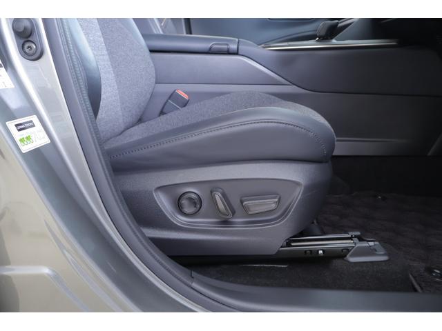 クラウンクロスオーバー Ｇアドバンスド　４ＷＤ　衝突被害軽減ブレーキ　前後ドラレコ　１２．３インチＤＡ　地デジＴＶ　全周囲カメラ　ＢＳＭ　レーダークルーズ　クリアランスソナー　車線逸脱警報　オートハイビーム　ＥＴＣ２．０　パワーシート　ＡＣ１００Ｖ－１５００Ｗ　パワートランク（43枚目）