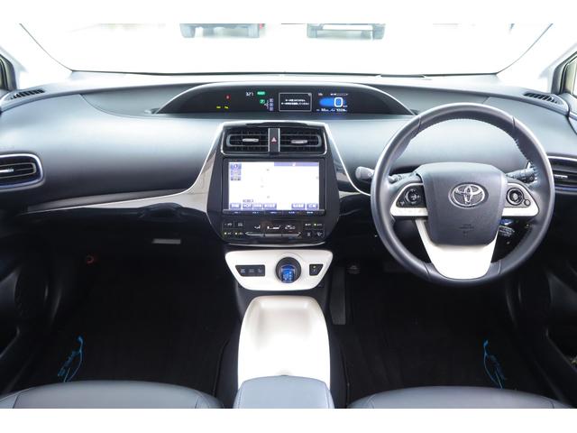 プリウス Ａツーリングセレクション　衝突被害軽減ブレーキ　純正９型ナビ　地デジＴＶ　バックカメラ　ＢＳＭ　レーダークルーズ　車線逸脱警報　スマートキー　ＥＴＣ　オートハイビーム　クリアランスソナー　シートヒーター　ＬＥＤヘッドライト　横滑り防止装置　ワンオーナー（12枚目）