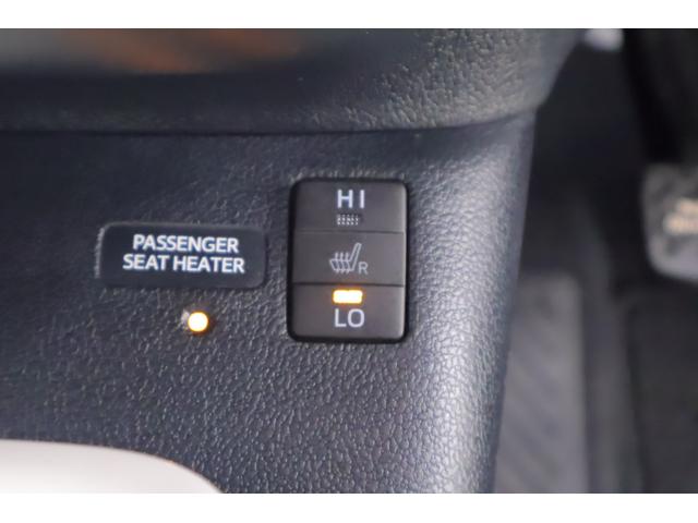 プリウス Ａツーリングセレクション　衝突被害軽減ブレーキ　純正９型ナビ　地デジＴＶ　バックカメラ　ＢＳＭ　レーダークルーズ　車線逸脱警報　スマートキー　ＥＴＣ　オートハイビーム　クリアランスソナー　シートヒーター　ＬＥＤヘッドライト　横滑り防止装置　ワンオーナー（32枚目）