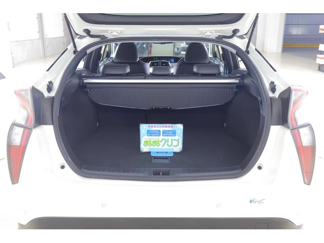 プリウス Ａツーリングセレクション　衝突被害軽減ブレーキ　純正９型ナビ　地デジＴＶ　バックカメラ　ＢＳＭ　レーダークルーズ　車線逸脱警報　スマートキー　ＥＴＣ　オートハイビーム　クリアランスソナー　シートヒーター　ＬＥＤヘッドライト　横滑り防止装置　ワンオーナー（42枚目）