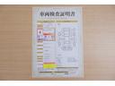 店頭にて、クルマの状態が一目で分かる検査証明書を公開中。トヨタ認定検査員が厳しく査定し、状態を点数と図解で表示しています。修復歴はもちろん、傷やヘコミの箇所や程度がご確認いただけます。