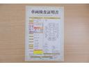 店頭にて、クルマの状態が一目で分かる検査証明書を公開中。トヨタ認定検査員が厳しく査定し、状態を点数と図解で表示しています。修復歴はもちろん、傷やヘコミの箇所や程度がご確認いただけます。
