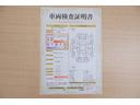 店頭にて、クルマの状態が一目で分かる検査証明書を公開中。トヨタ認定検査員が厳しく査定し、状態を点数と図解で表示しています。修復歴はもちろん、傷やヘコミの箇所や程度がご確認いただけます。