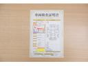 店頭にて、クルマの状態が一目で分かる検査証明書を公開中。トヨタ認定検査員が厳しく査定し、状態を点数と図解で表示しています。修復歴はもちろん、傷やヘコミの箇所や程度がご確認いただけます。